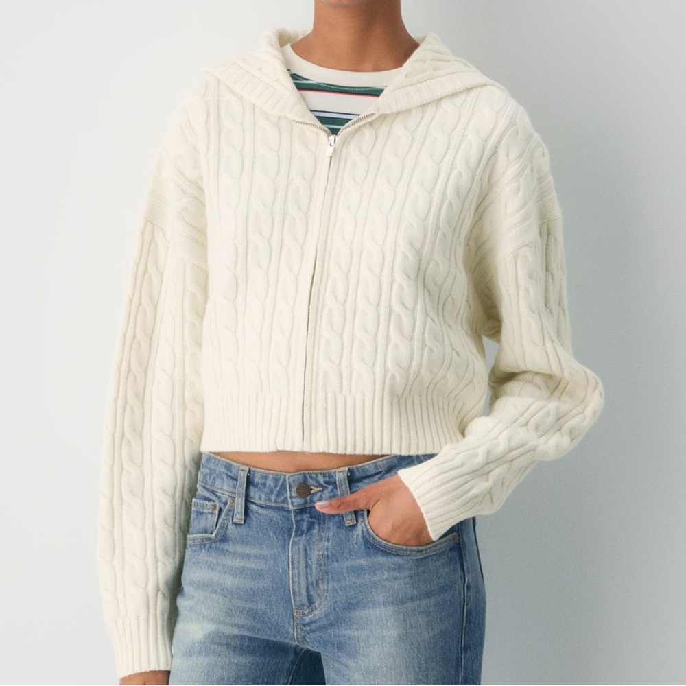 Aritzia Sunday Best
Octavia Zip Hoodie